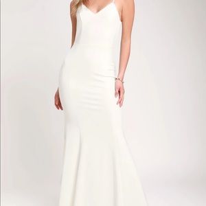 Lulu’s Taliana White lace button back maxi dress. Size X-Small. Runs small